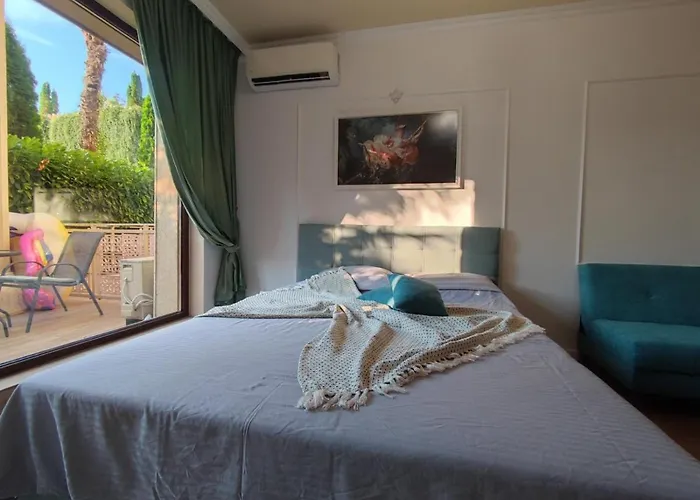 Argisht Marina By The Pool Lägenhet